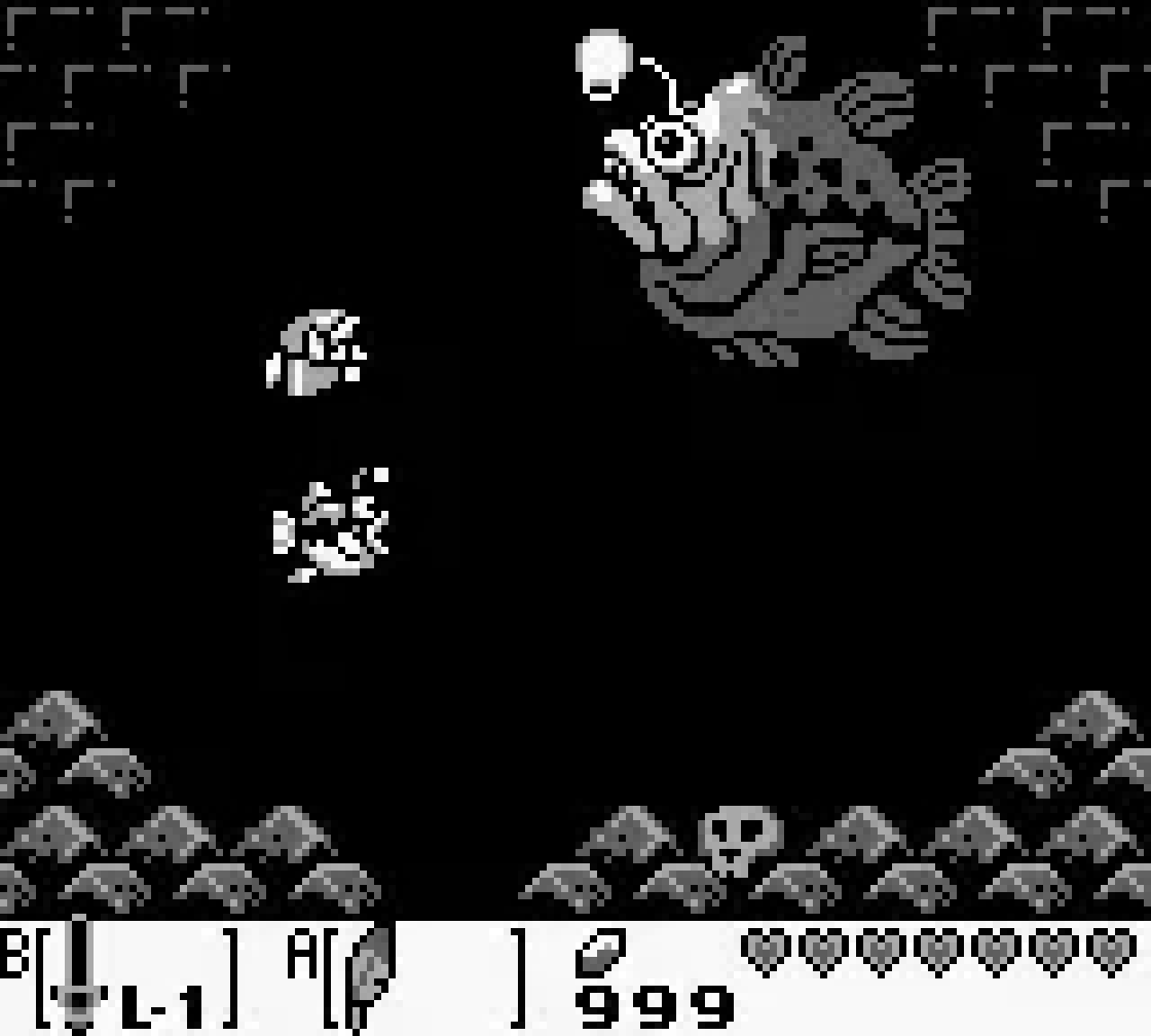 Link fighting the Angler Fish underwater in Angler's Tunnel